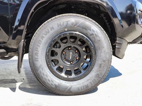 Used 2021 Toyota Tacoma TRD Sport w/ Technology Package RWD image 11