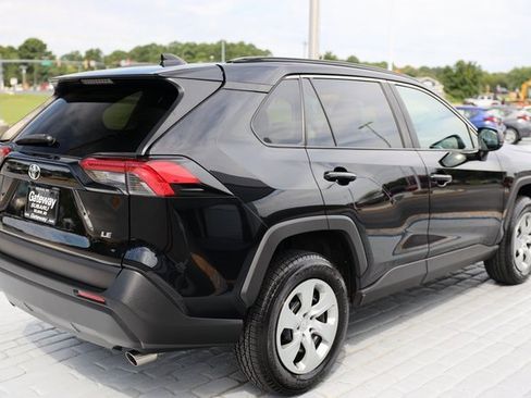 Used 2019 Toyota RAV4 LE image 5