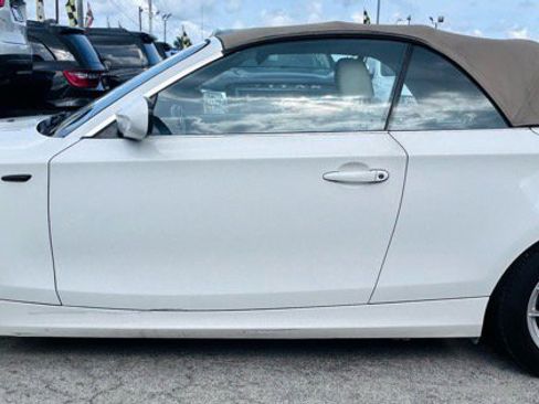 Used 2011 BMW 128i Convertible image 2