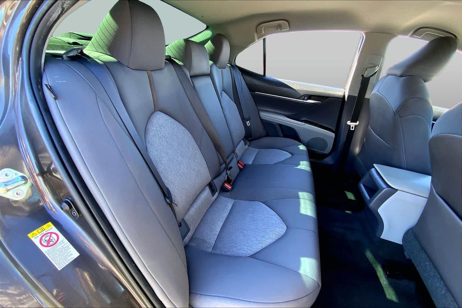 Used 2018 Toyota Camry LE FWD image 19