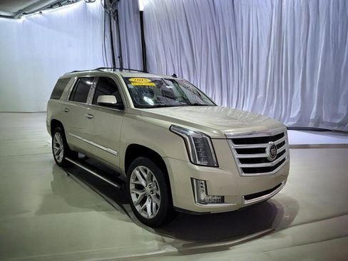 Used 2015 Cadillac Escalade Premium image 2