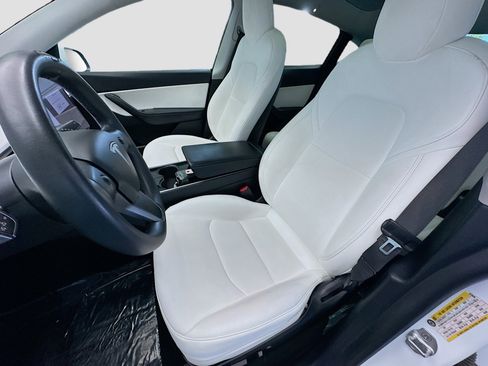 Used 2020 Tesla Model Y Long Range image 11