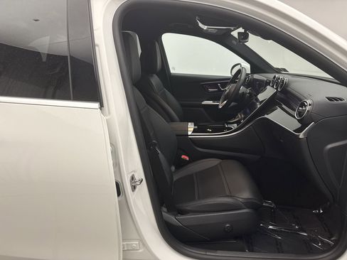 Used 2024 Mercedes-Benz GLC 300 4MATIC image 17
