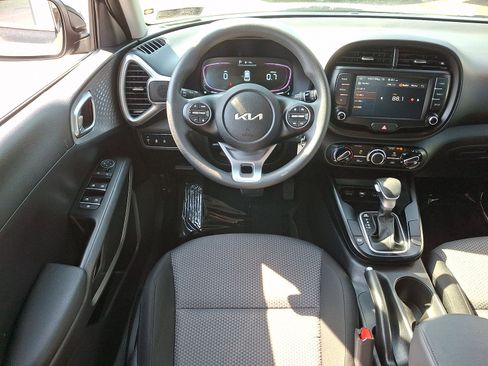 Used 2025 Kia Soul LX FWD image 11