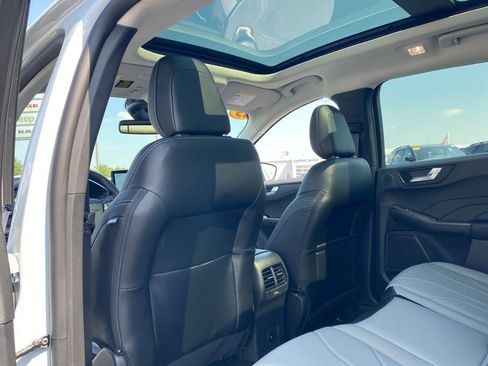 New 2025 Ford Escape SE w/ PHEV Premium Package FWD image 18