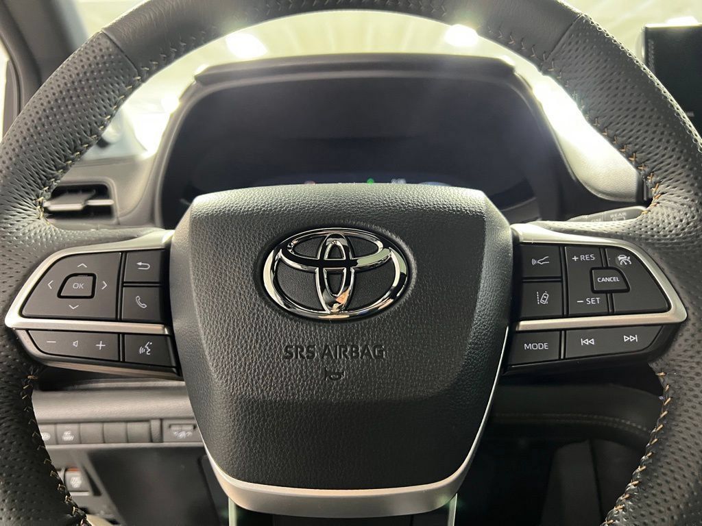 New 2026 Toyota Sienna XLE Woodland Edition AWD/4WD image 31