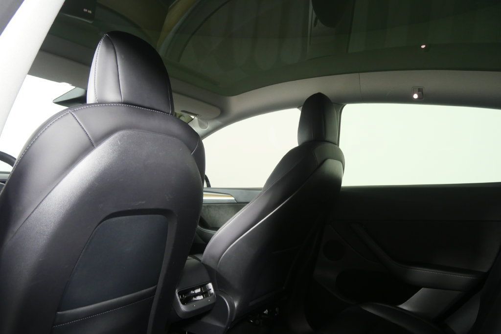 Used 2022 Tesla Model Y Performance AWD/4WD image 16