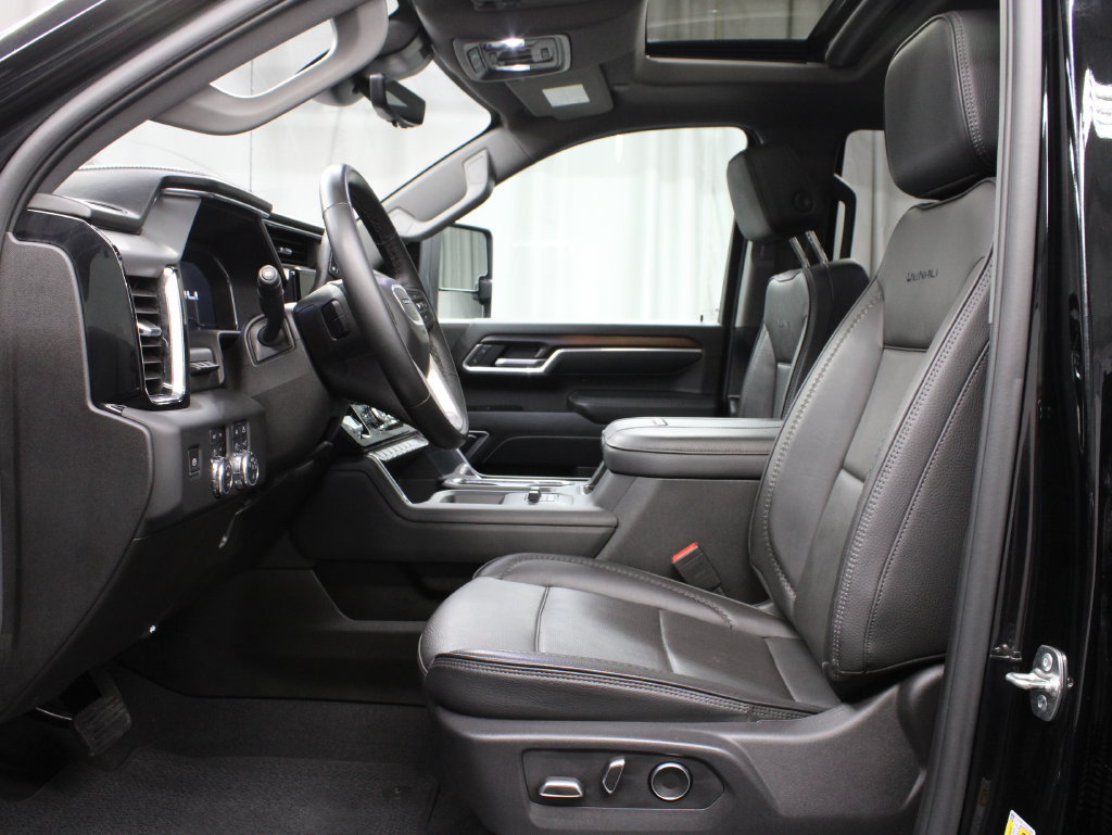 Used 2025 GMC Sierra 3500 Denali w/ Denali Reserve Package AWD/4WD image 15