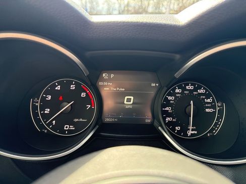 Used 2022 Alfa Romeo Stelvio Ti image 14