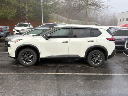 Used 2023 Nissan Rogue S image 4