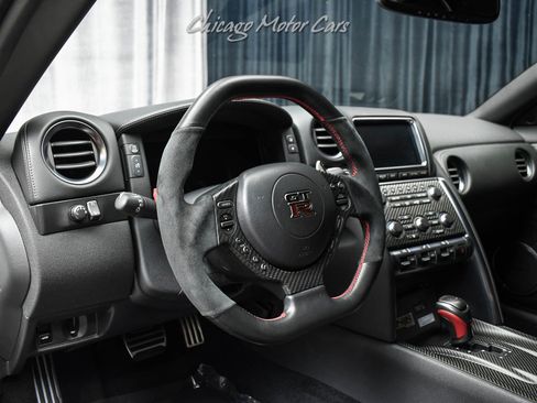 Used 2013 Nissan GT-R Black Edition AWD/4WD image 8