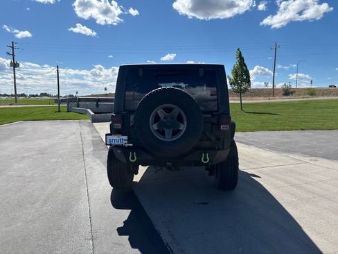 Used 2012 Jeep Wrangler Unlimited Rubicon w/ Max Tow Pkg AWD/4WD image 4