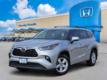 Used 2023 Toyota Highlander LE