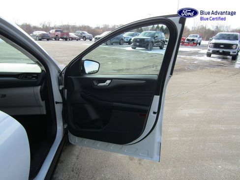 Certified 2025 Ford Escape SE FWD image 37