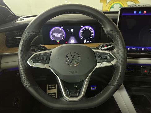 Used 2025 Volkswagen Tiguan SEL R-Line AWD/4WD image 14