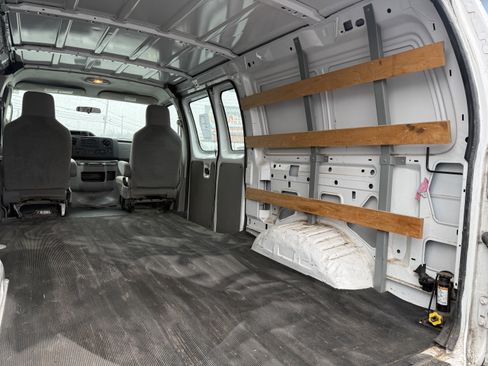 Used 2014 Ford E-250 and Econoline 250 w/ Power Group image 27