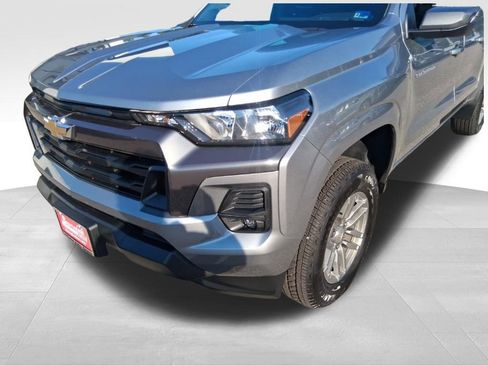 Used 2024 Chevrolet Colorado LT w/ LT Convenience Package AWD/4WD image 9