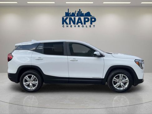 Used 2024 GMC Terrain SLE image 6