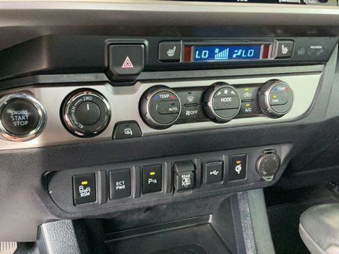 Used 2020 Toyota Tacoma Limited AWD/4WD image 17