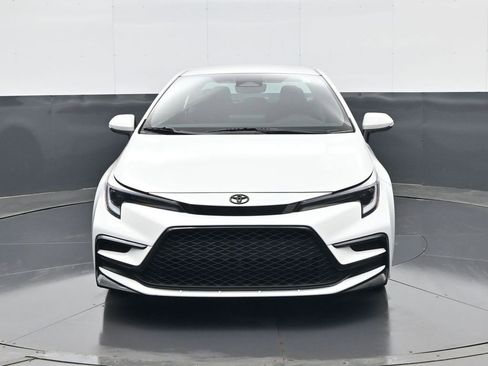 Used 2023 Toyota Corolla SE image 2