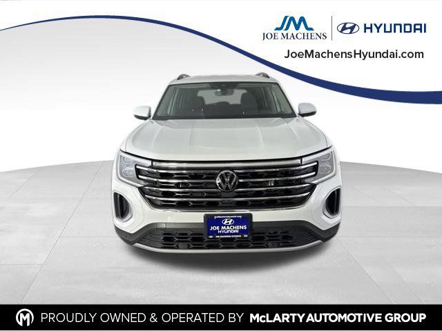 Used 2024 Volkswagen Atlas SE w/ Black Wheel Package AWD/4WD image 2