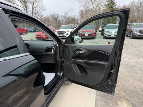 Used 2020 Jeep Cherokee Limited image 9