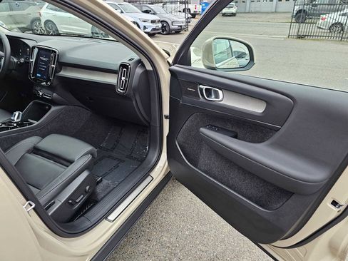 New 2025 Volvo XC40 B5 Plus w/ Climate Package image 10