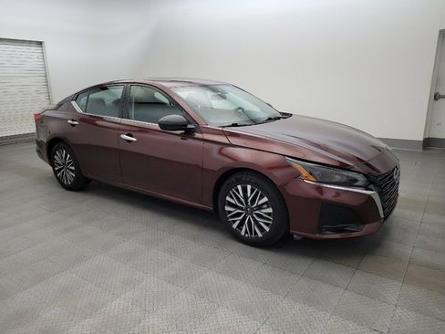 Used 2025 Nissan Altima 2.5 SV FWD image 13