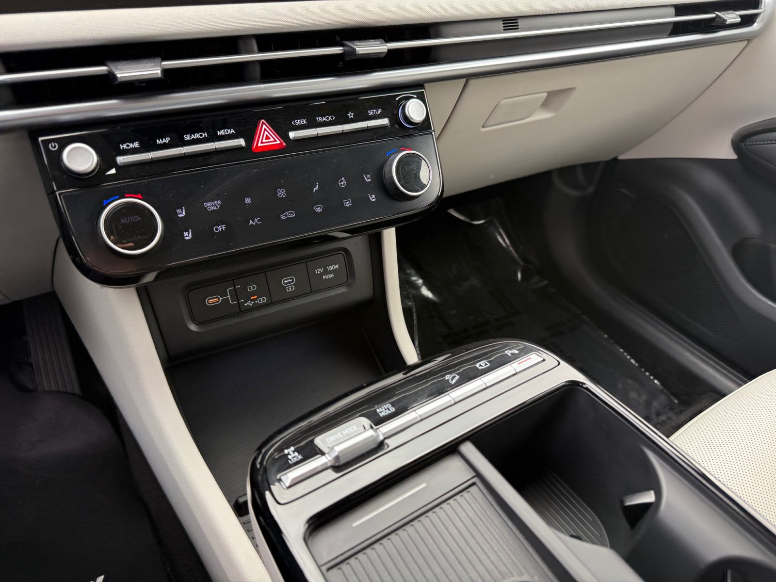 Certified 2025 Hyundai Tucson Limited AWD/4WD image 13
