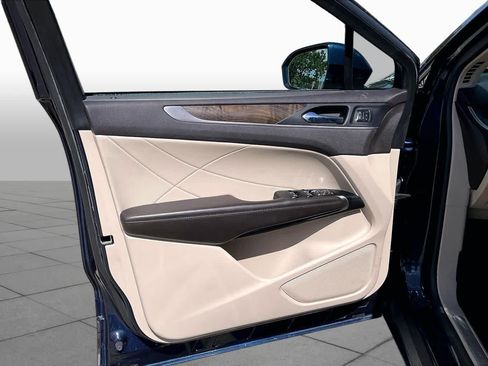 Used 2017 Lincoln MKC Reserve FWD image 22