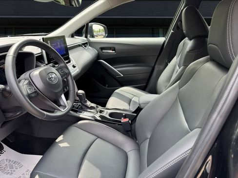 Used 2025 Toyota Corolla Cross XLE AWD/4WD image 2