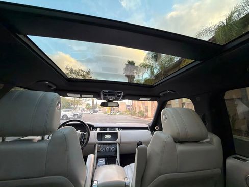 Used 2016 Land Rover Range Rover HSE image 16
