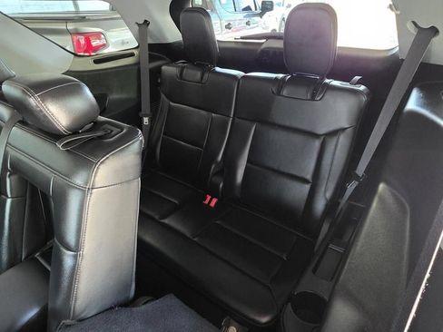 Used 2023 Ford Explorer XLT w/ Equipment Group 202A RWD image 14