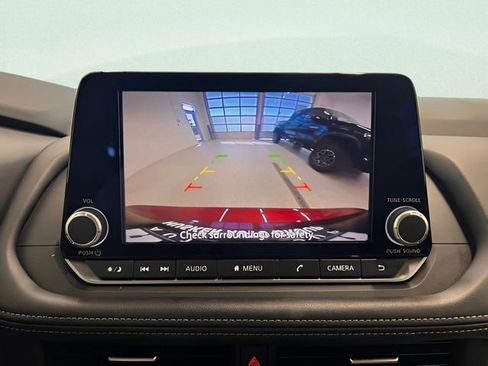 Used 2025 Nissan Rogue SV AWD/4WD image 19