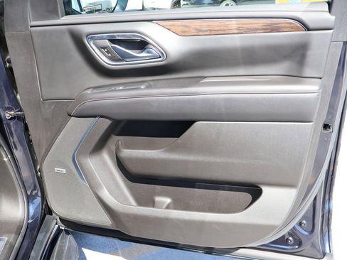 Used 2021 Chevrolet Tahoe Premier w/ Premium Package AWD/4WD image 12