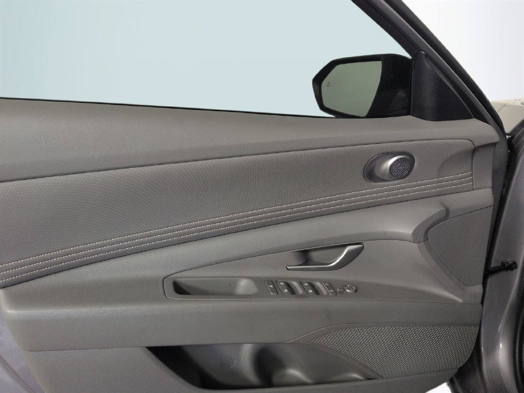 Used 2025 Hyundai Elantra Sport FWD image 26