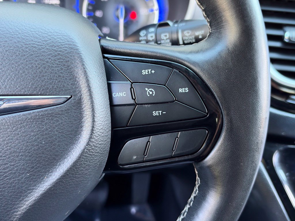 Used 2019 Chrysler Pacifica Touring-L w/ S Appearance Package FWD image 25