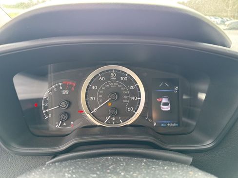 Used 2021 Toyota Corolla LE image 3