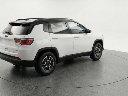 Used 2025 Jeep Compass Trailhawk AWD/4WD image 9