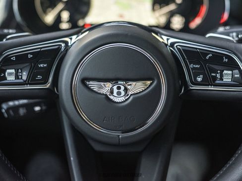 Used 2021 Bentley Bentayga AWD/4WD image 19