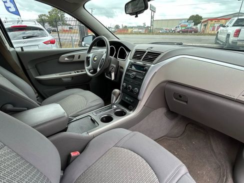 Used 2012 Chevrolet Traverse LS FWD image 13