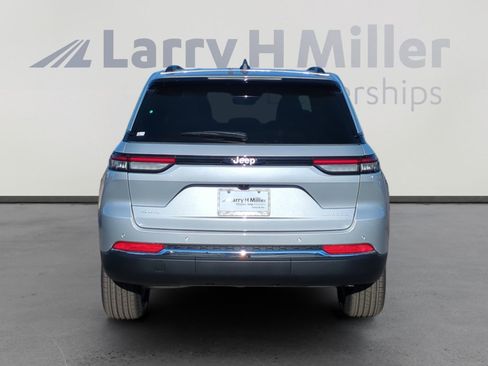 New 2025 Jeep Grand Cherokee Laredo w/ Luxury Tech Group I image 4