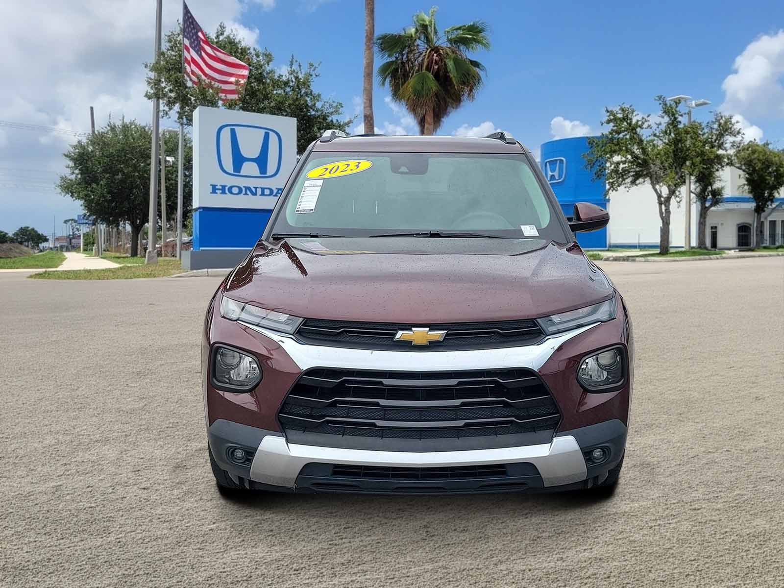 Used 2023 Chevrolet TrailBlazer LT FWD image 2
