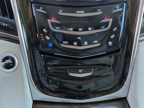 Used 2017 Cadillac Escalade Luxury image 26