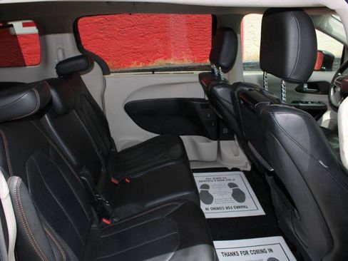 Used 2017 Chrysler Pacifica Touring-L Plus w/ Advanced Safetytec Group FWD image 15