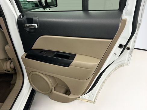 Used 2014 Jeep Patriot Sport w/ Power Value Group AWD/4WD image 28