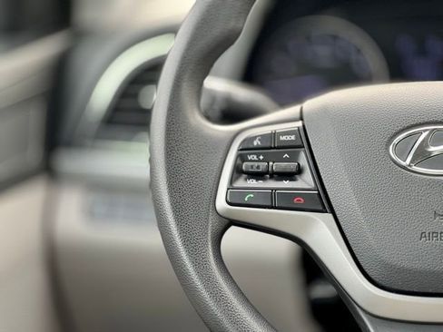 Used 2017 Hyundai Elantra SE image 36