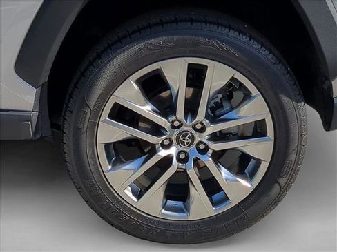 Used 2020 Toyota RAV4 Limited image 25