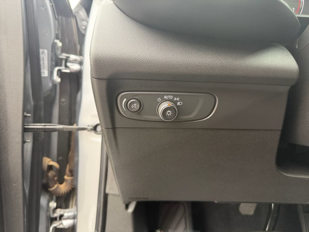 Used 2021 Buick Envision Essence w/ Sport Touring Package AWD/4WD image 16