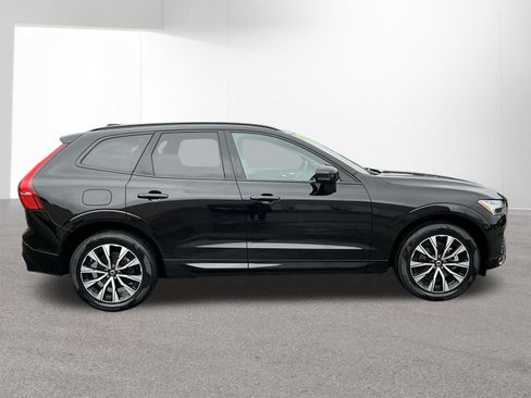 Used 2025 Volvo XC60 B5 Core AWD/4WD image 2